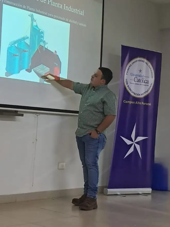 El Ing. José M. Duarte durante una presentación técnica